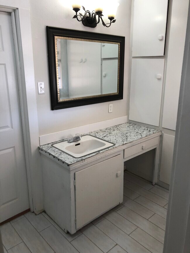 Building Photo - 1111 Sycamore St