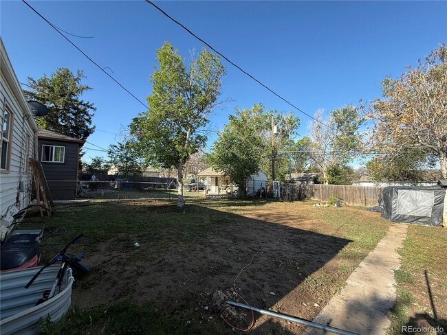 Building Photo - 1349 Kenton St
