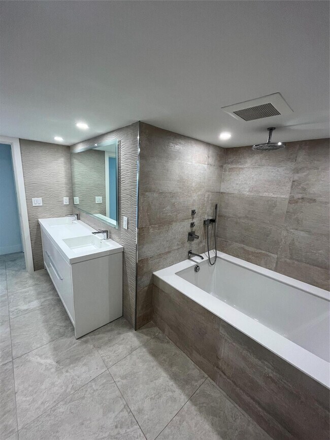 Building Photo - 3500 Galt Ocean Dr