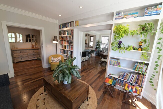 Building Photo - Charming 2BR + home office Condo in the he...