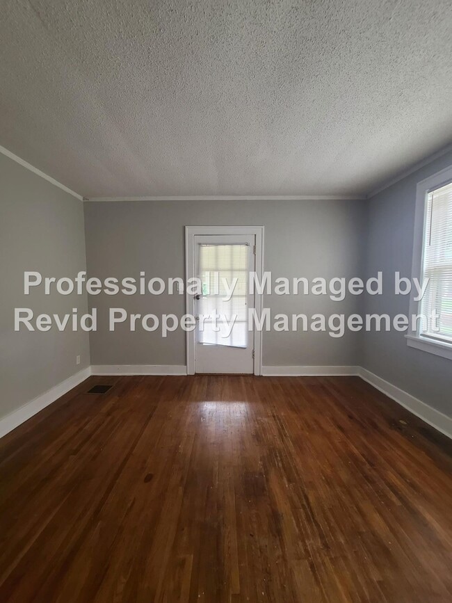 Building Photo - Great 2 Bedroom with large balcony!