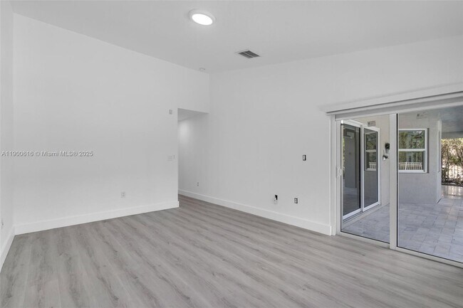 Building Photo - 425 SW 198th Terrace