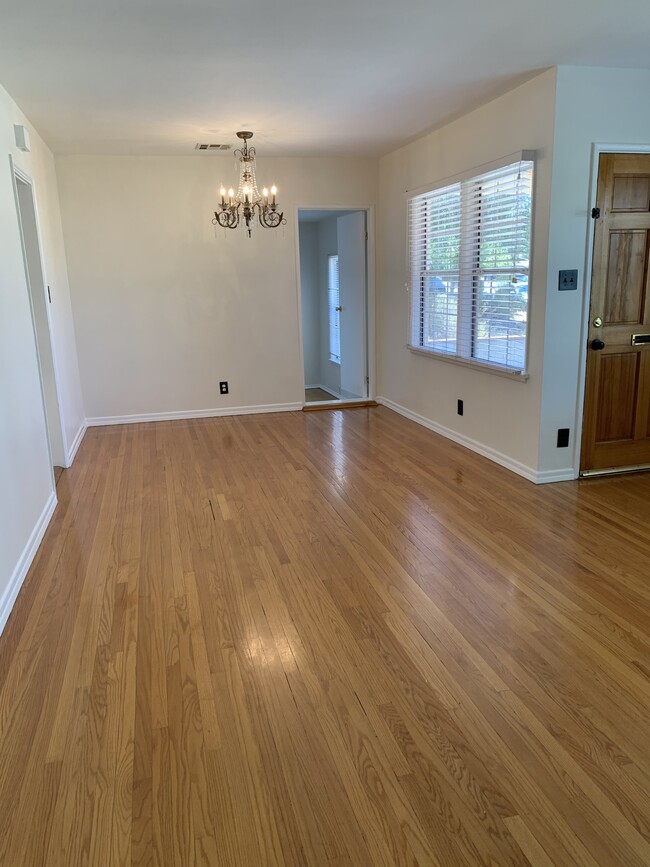 Building Photo - 10760 Russett Ave