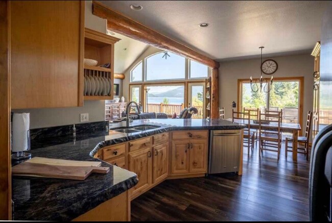 Building Photo - 710 Birch Point Dr