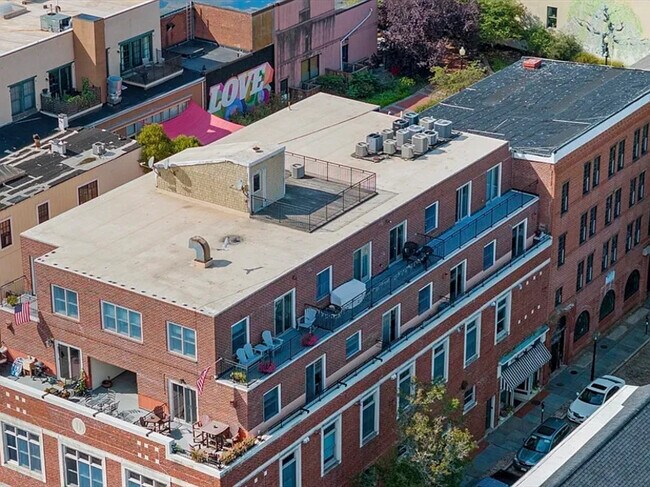 Building Photo - 145 Union St