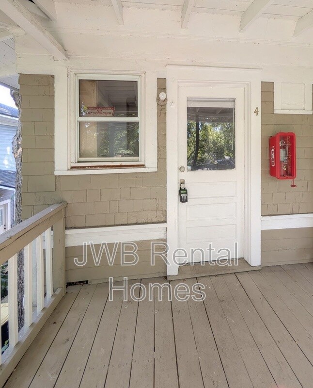 Building Photo - 2022 Dellwood Ave