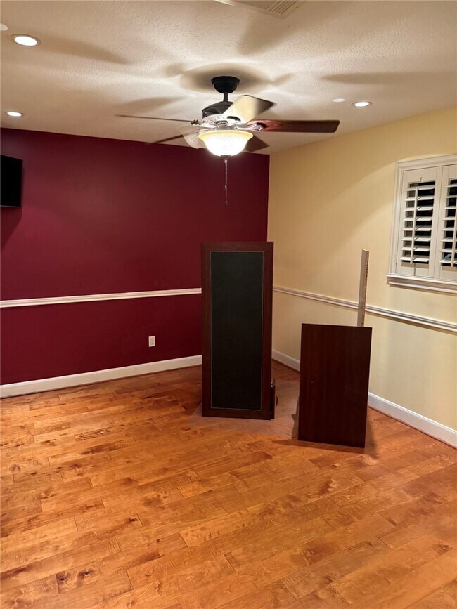 Building Photo - 2206 Hickory Lawn Dr