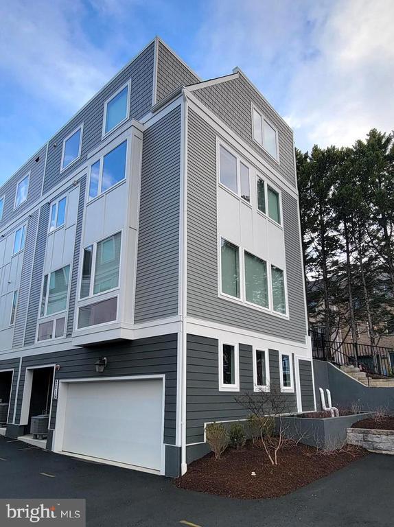 Building Photo - 2815 24th Rd S