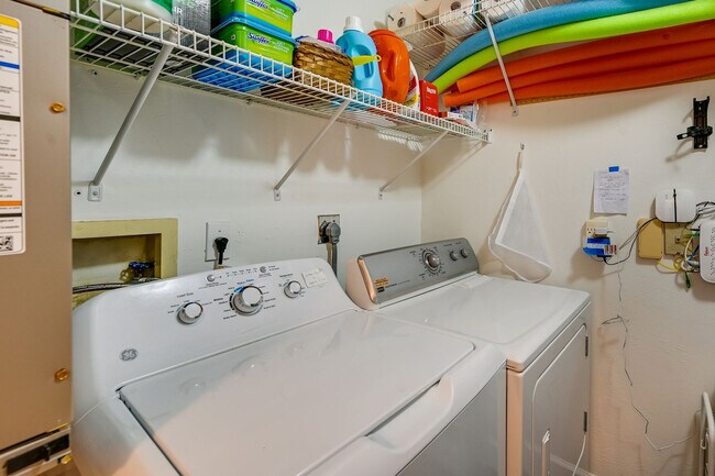 Building Photo - 5708 Deauville Cir