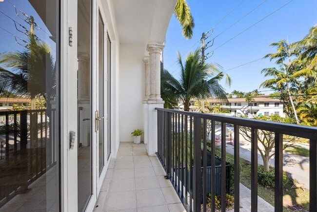 Building Photo - 1600 NE 9th St