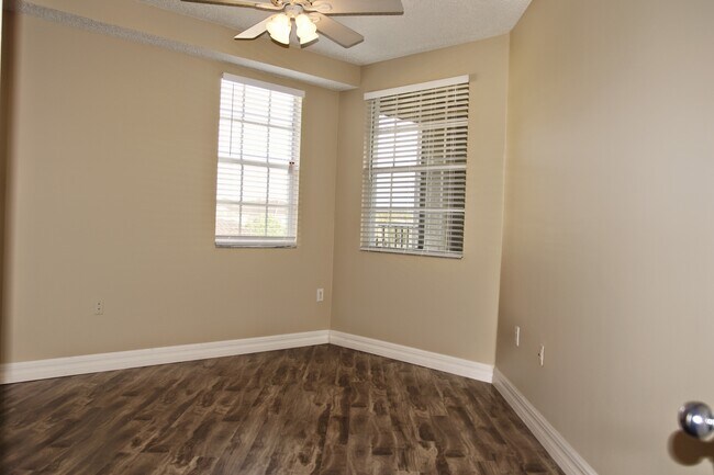 Building Photo - 5500 Bentgrass Dr