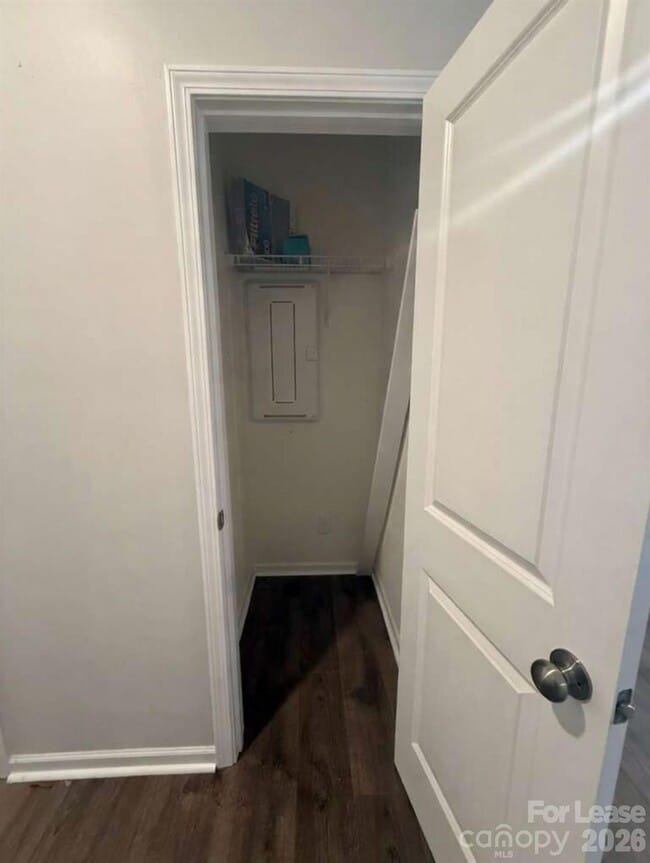 Building Photo - 5215 Maynard Hl Dr