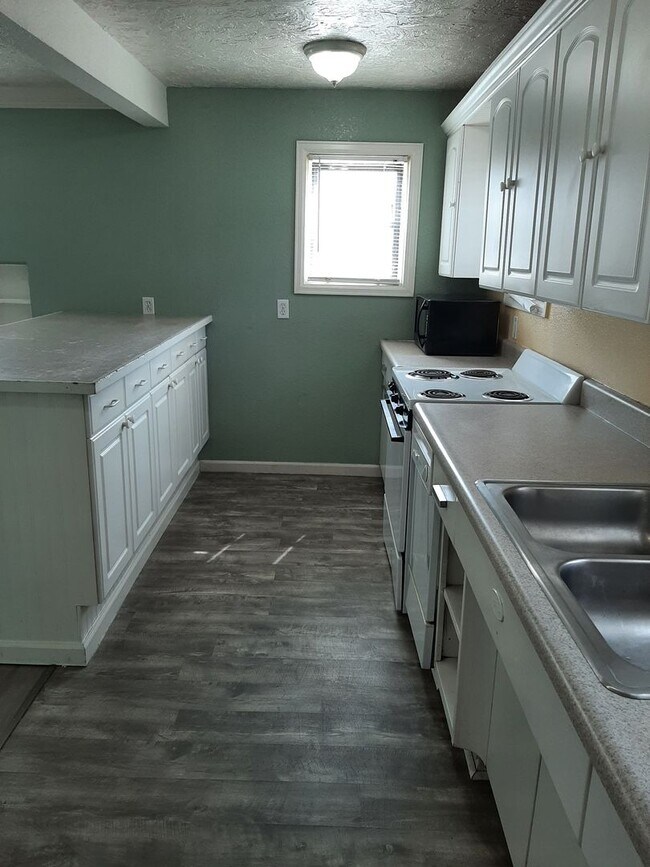 Building Photo - 1017 16th St