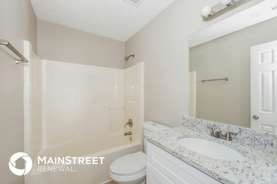 Building Photo - 18 Oakdale Dr