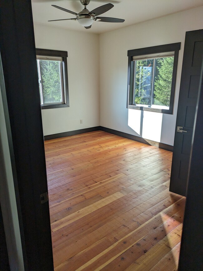 Building Photo - Brimstone