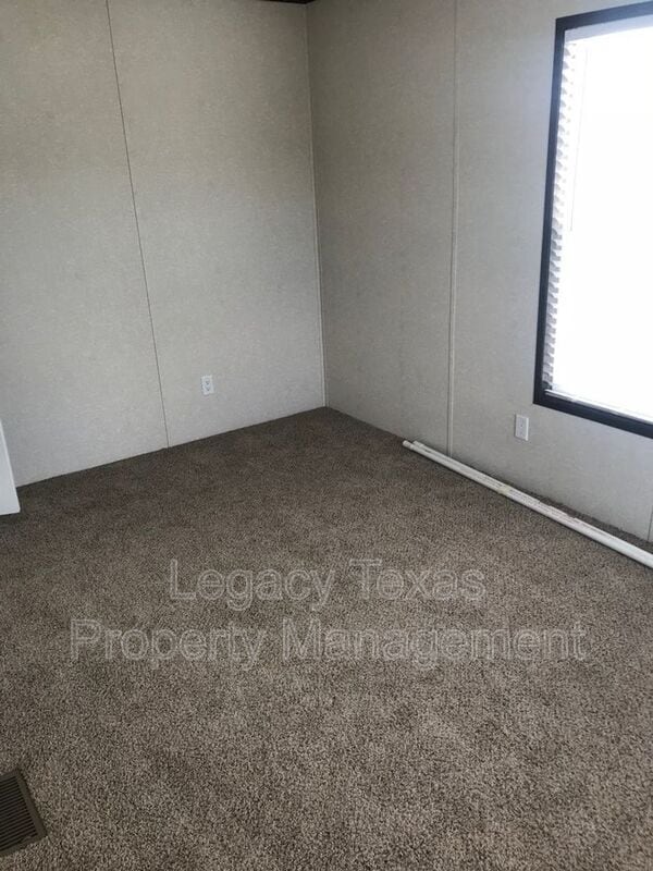 Building Photo - 800 N Old Betsy Rd