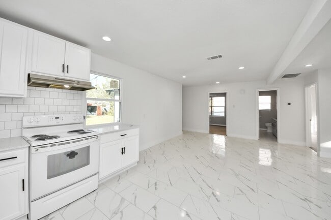 Building Photo - 2926 Knotty Oaks Trail