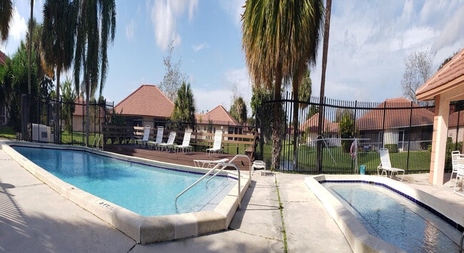 Building Photo - 9861 Three Lakes Cir