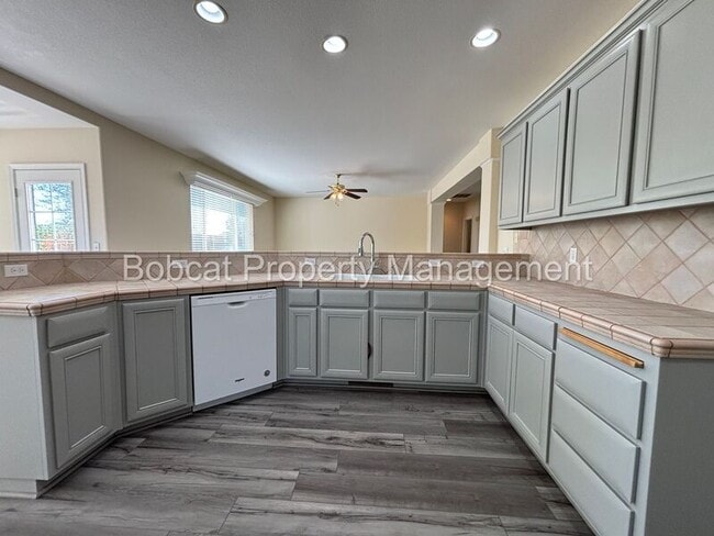 Building Photo - 2963 Hot Springs Dr