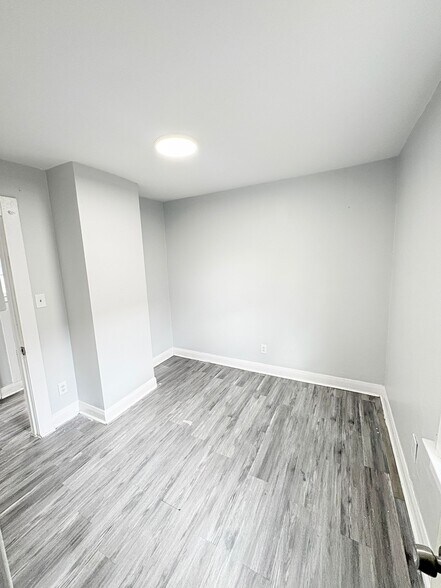 Building Photo - 932 Waverly Ave