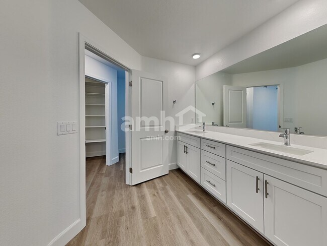 Building Photo - 9230 River Owl Ct