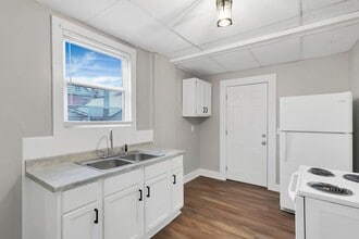 Building Photo - 1038-1040 Forest St