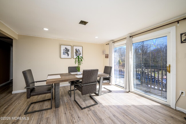 Building Photo - 570 Eltone Rd