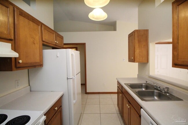 Building Photo - 3355 Green Briar Cir