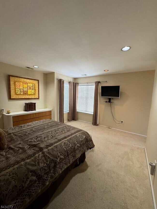 Building Photo - 97 Giordano Dr