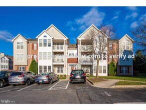 Building Photo - Beautiful Top Floor Garden Condo In Frederick