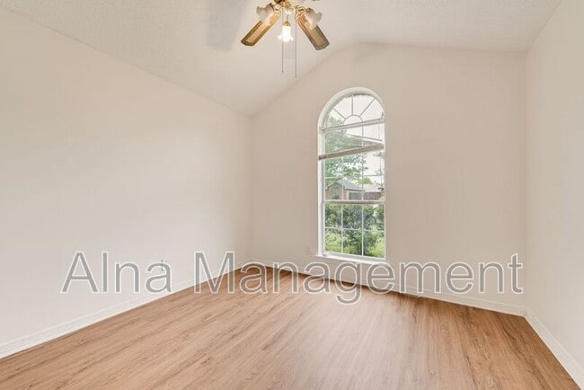 Building Photo - 1304 Riverview Ln