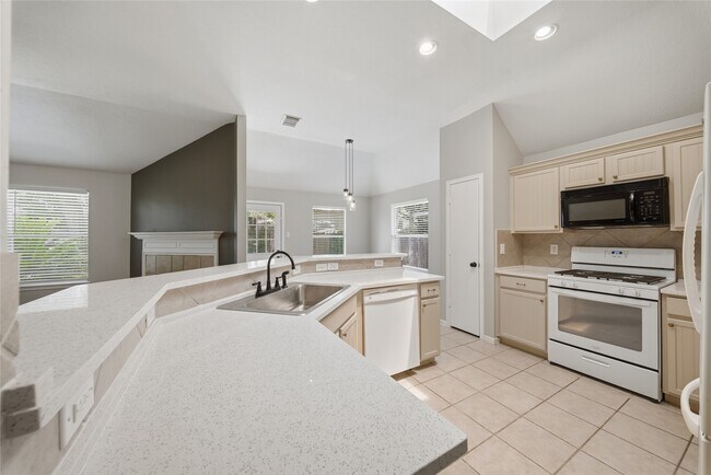 Building Photo - 1607 Sandy Park Dr