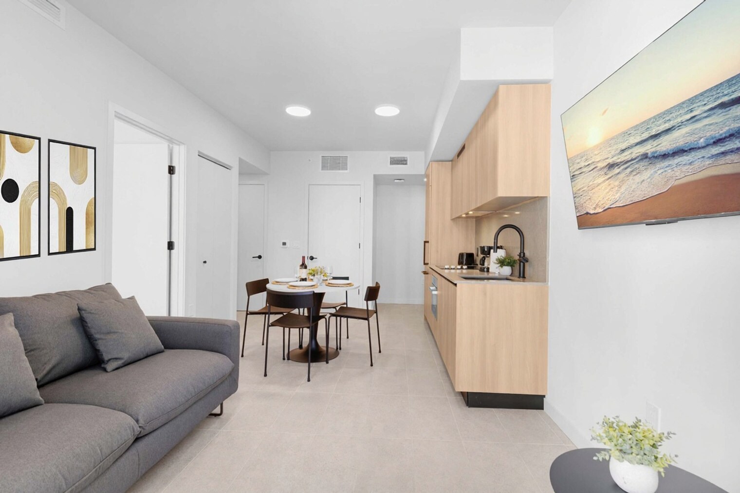 Building Photo - 501 NE 1st Ave