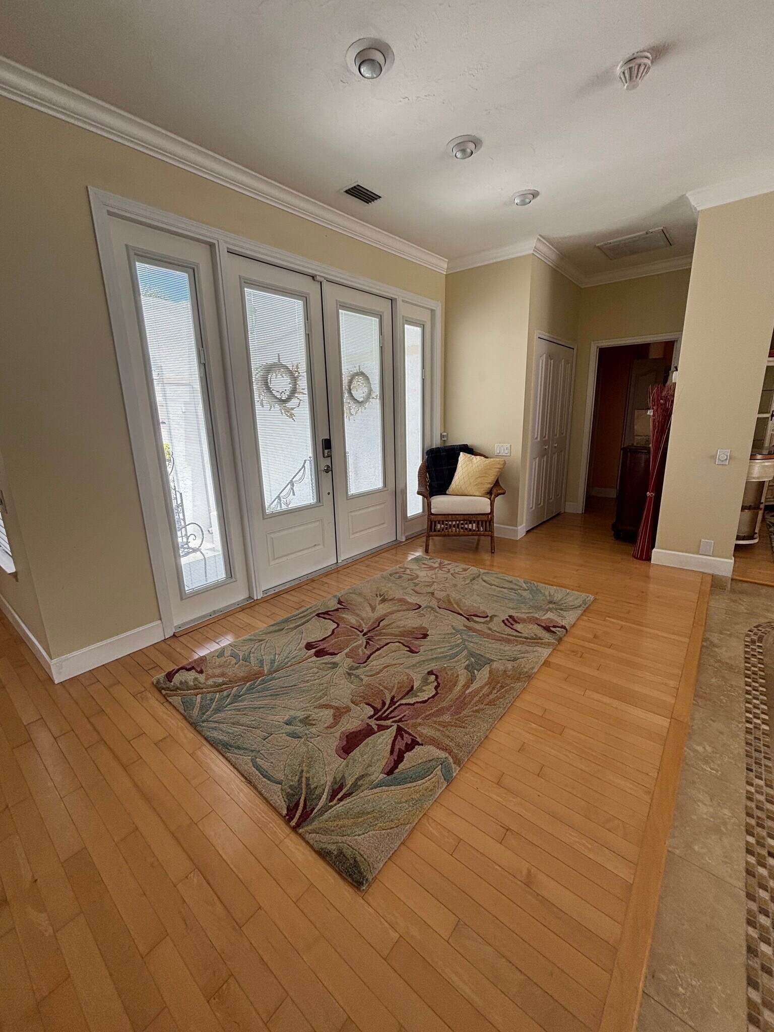 Front entry with abundant natural lighting - 4816 61st Avenue Dr W