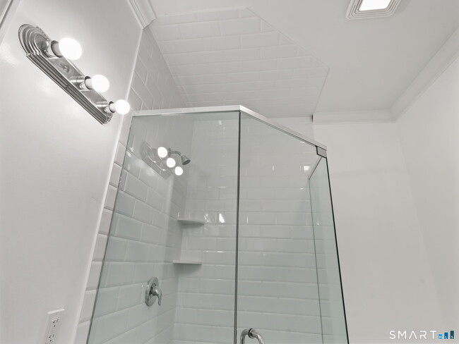 Building Photo - 1911 Summer St