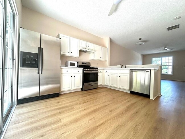 Building Photo - 275 Devonshire Dr