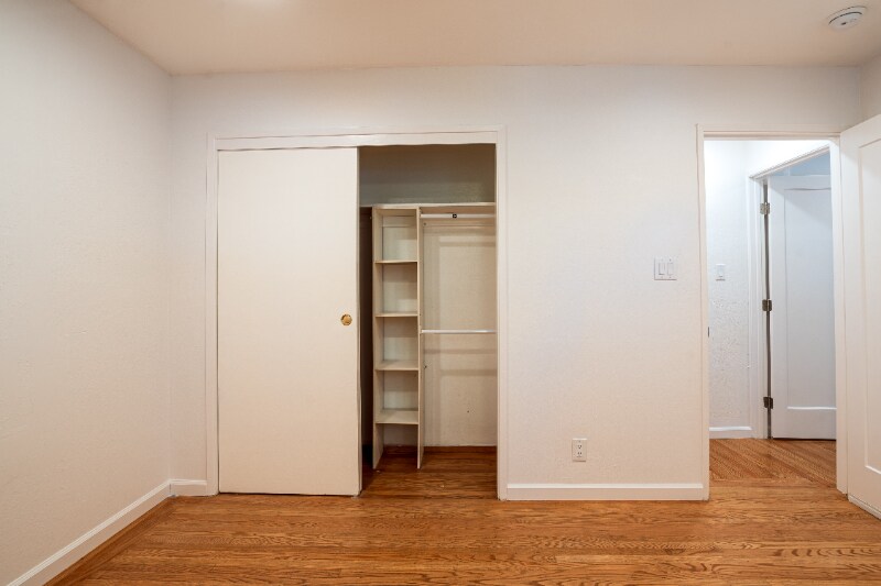 Building Photo - 3985 Royal Arch Dr