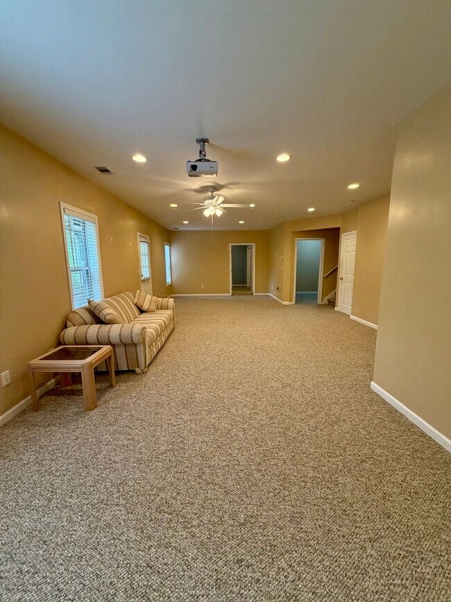 Building Photo - Stunning 5BR Retreat in Gated Village at Telfair