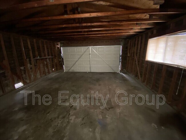 Building Photo - 4327 W School Ave