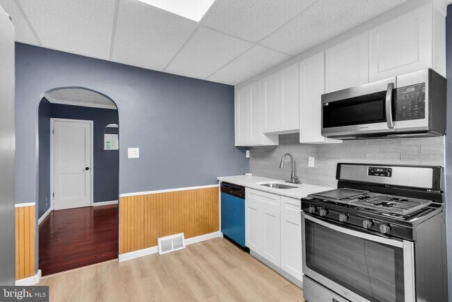 Building Photo - 916 Jersey Ave