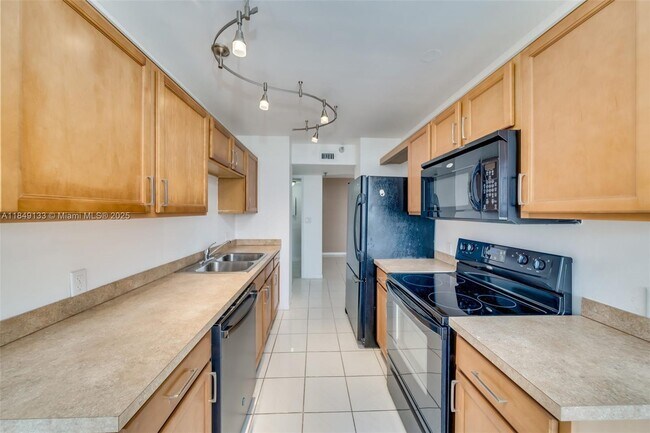 Building Photo - 1500 N Ocean Blvd