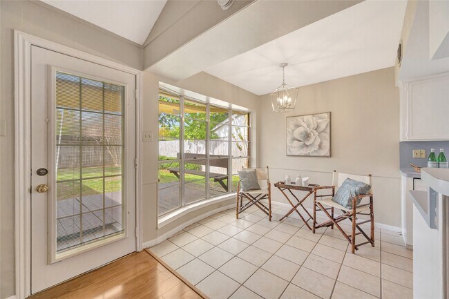 Building Photo - 847 Carlingford Ln