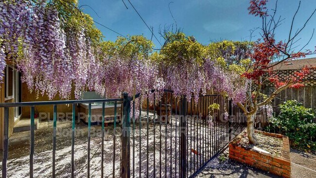 Building Photo - 1321 Berrydale Dr