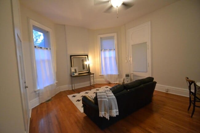 Building Photo - Beautiful Apartment Near Downtown Delaware