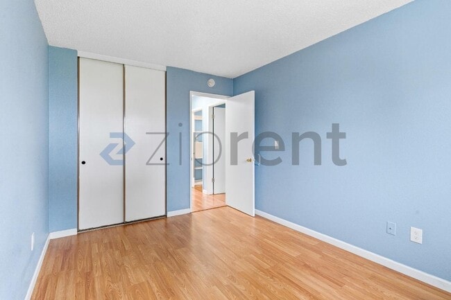 Building Photo - 11036 NE Wygant St