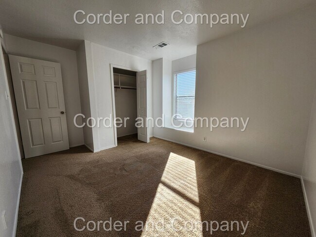 Building Photo - COMING SOON Nice 3 Bedroom, 1 3/4 Bathroom, 2 Car Garage and 1,452 Sq Ft. Home in Western Hills, ...
