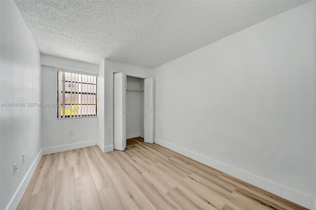 Building Photo - 777 SW 9th Ave