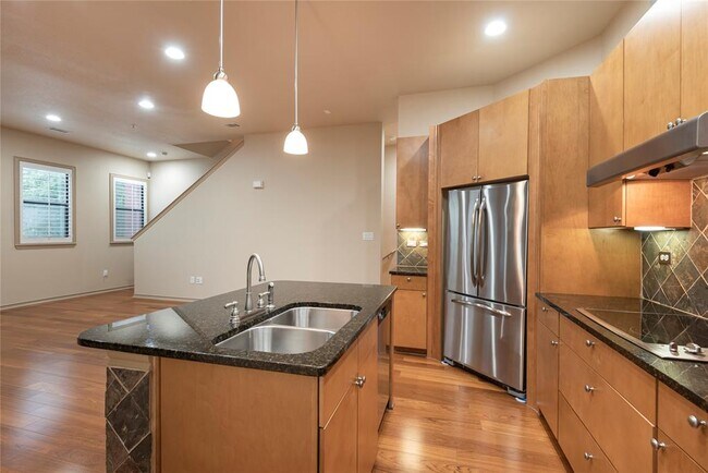 Building Photo - 1207 Beaconsfield Lane
