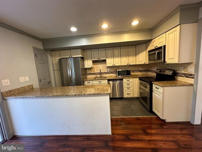 Building Photo - 202 Fieldstone Ln