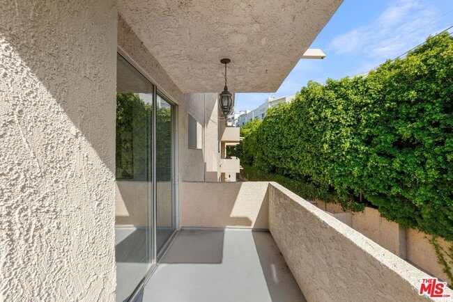 Building Photo - 10671 Holman Ave